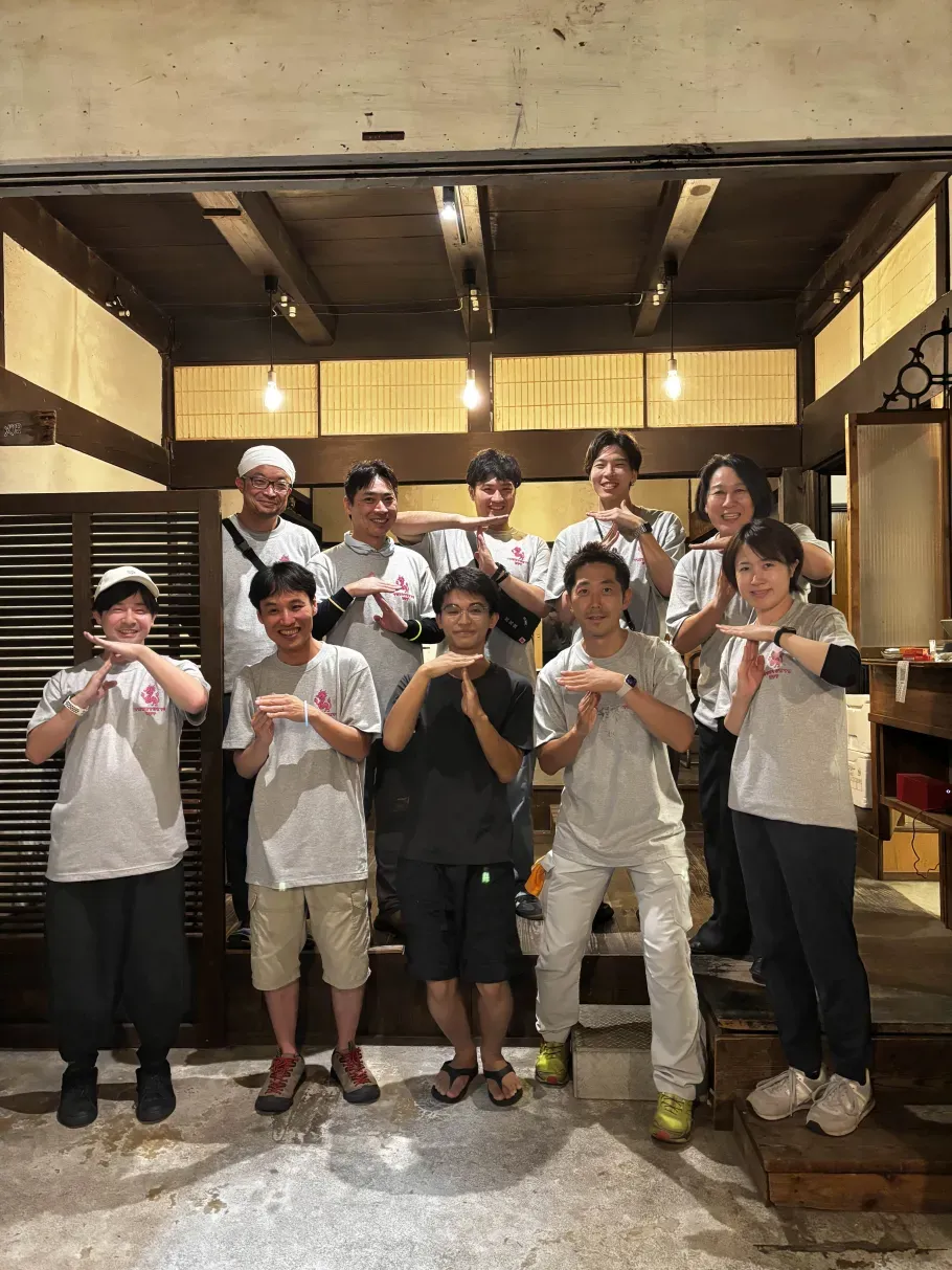 地域の人々が語り合う風景