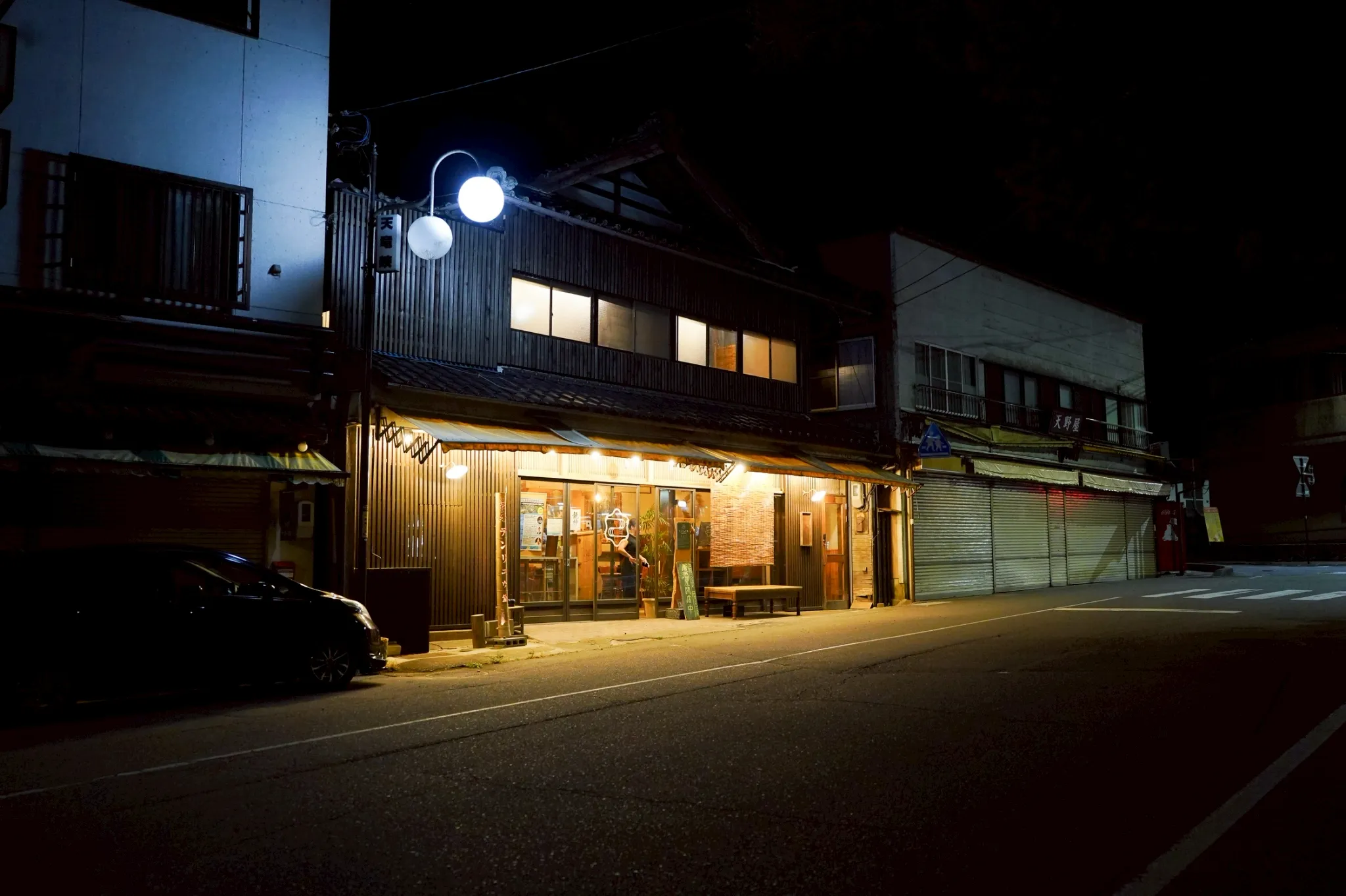 畳と障子、温かい和室の灯り